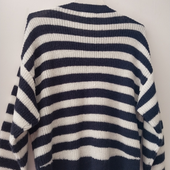 H&M  Crewneck Loose-Knit Sweater Size: L Color: Blue/ White  Stripe - Picture 7 of 10